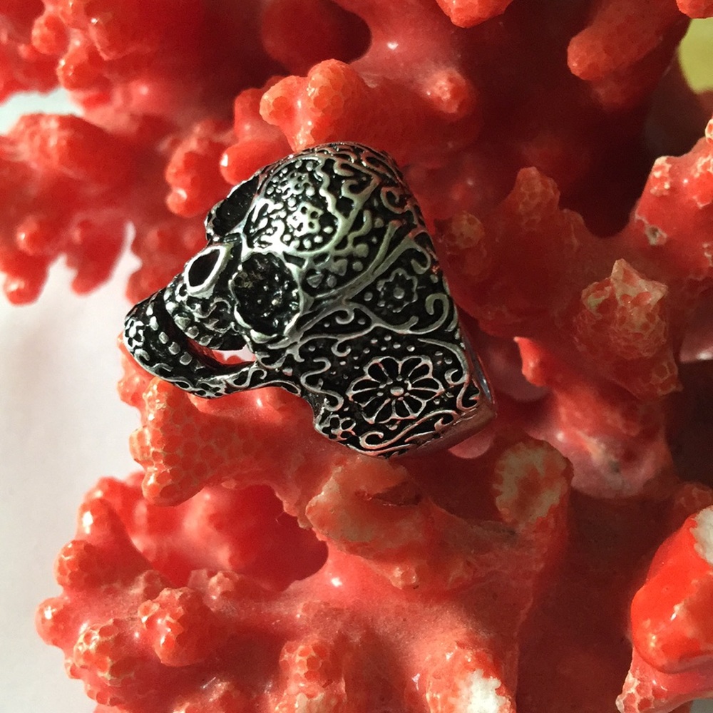 Skull engraved ring - Picture 2 of 6